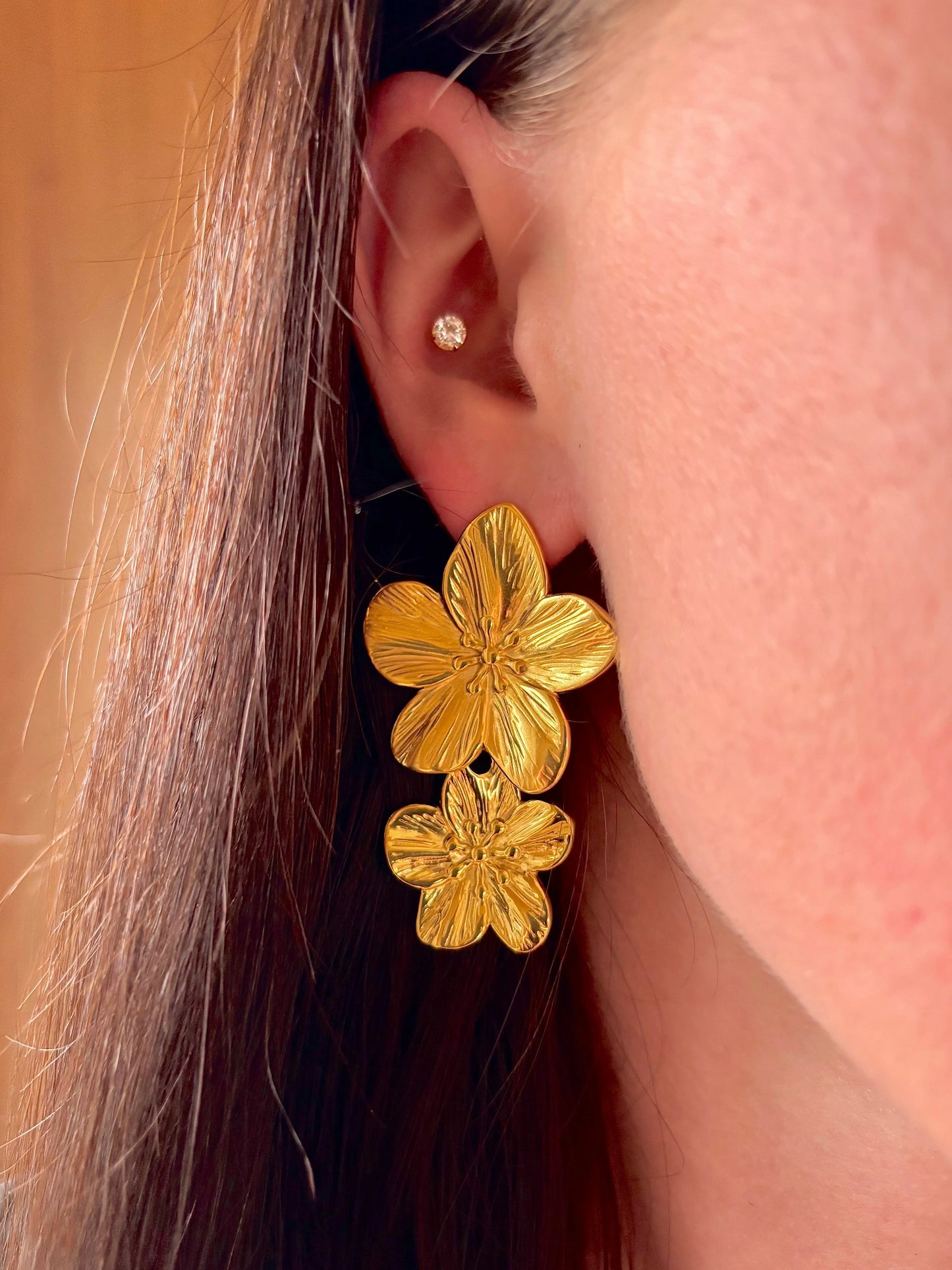 boucles d'oreilles fleurs dorées