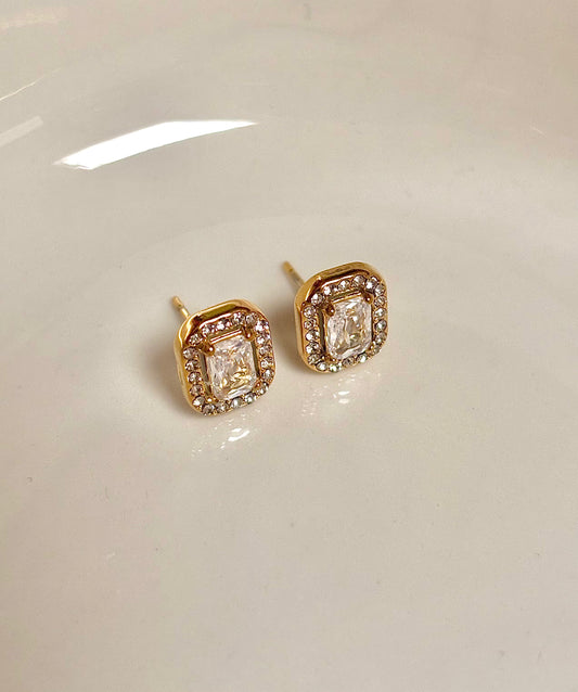 Boucles d’oreilles avec cristal et un halo d'oxydes de zirconium blanc