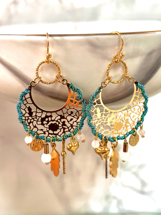 Boucles d’oreilles avec breloques