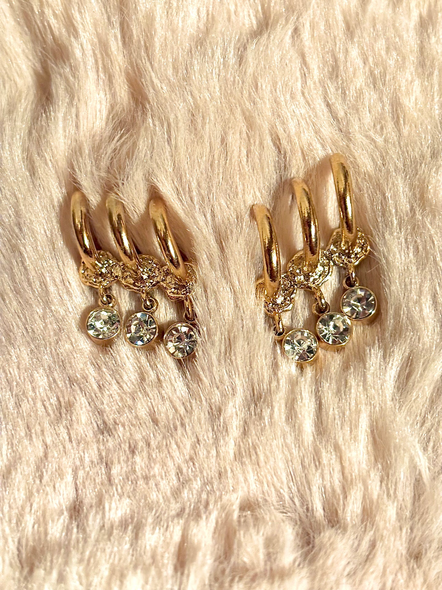 Boucles d’oreilles en acier inoxydable doré avec breloques oxydes de zirconium blanc