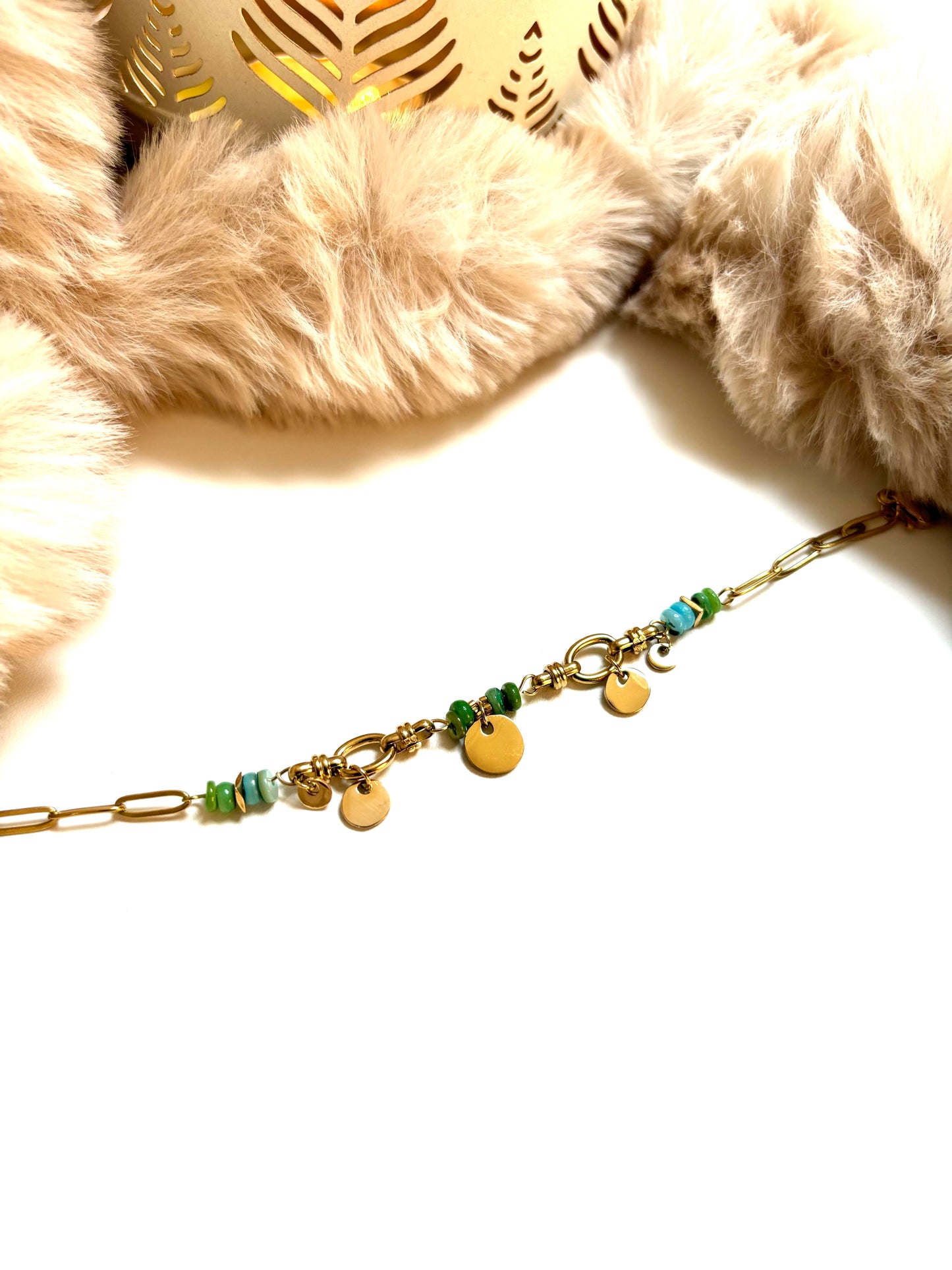 Bracelet pampilles dorées et pierres émeraude naturelles