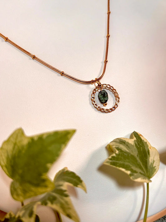 collier avec pendentif turquoise africaine