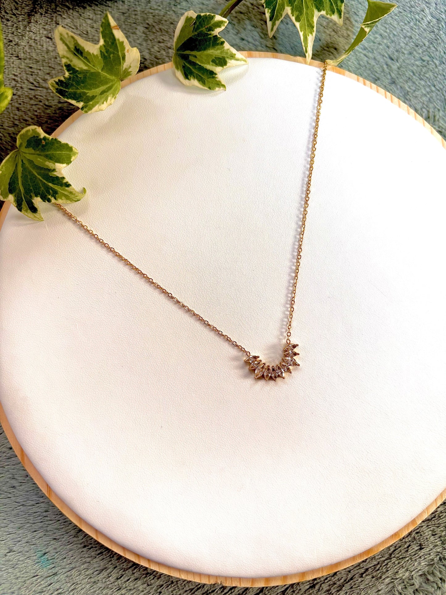 collier avec pendentif en oxydes de zirconium