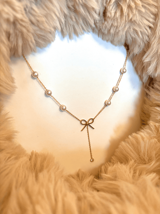 Collier avec un noeud papillon