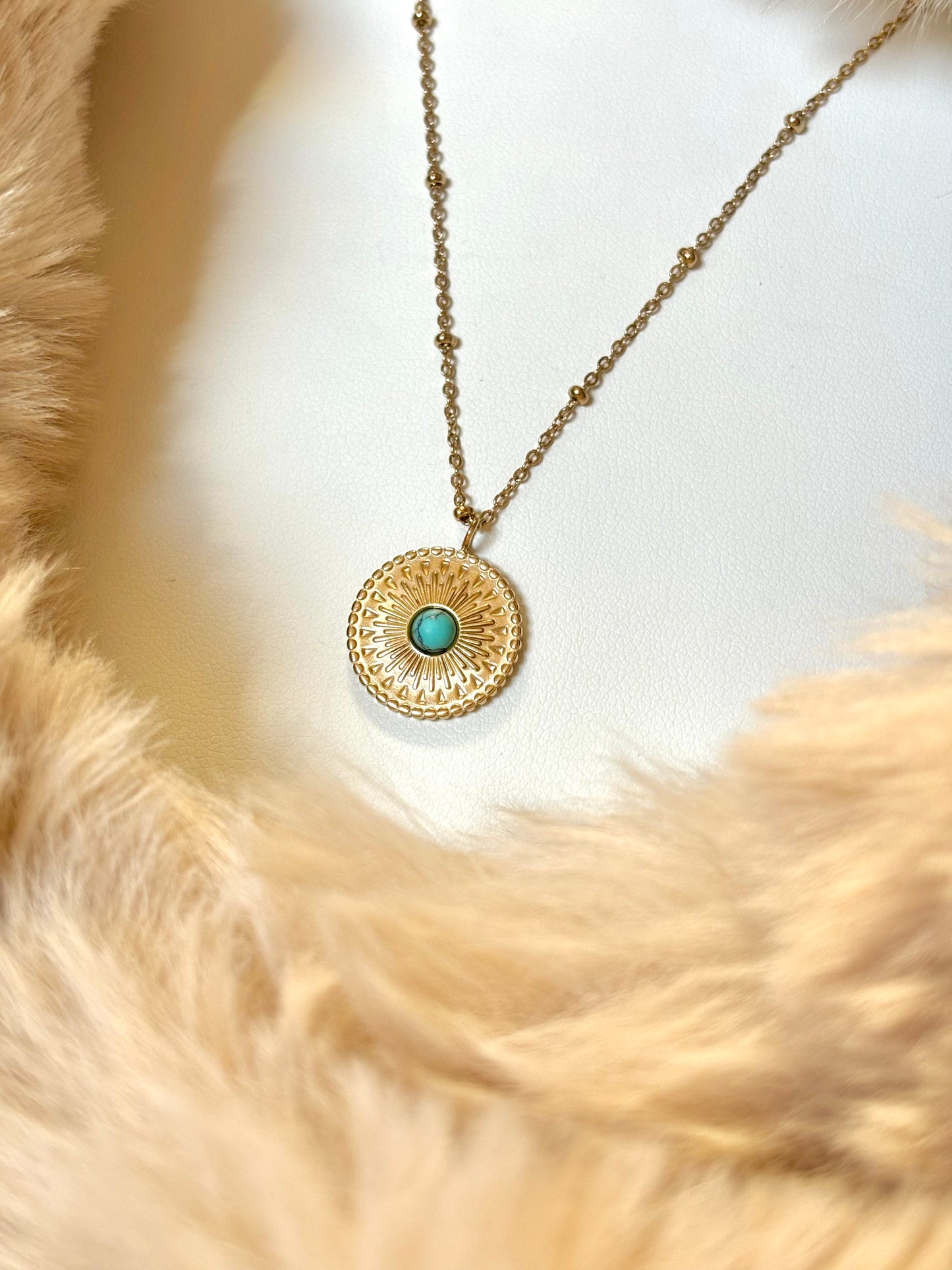 Collier avec pendentif médaille