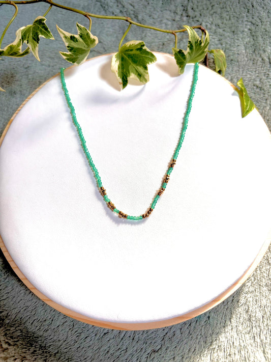 collier perlé coloris emeraude