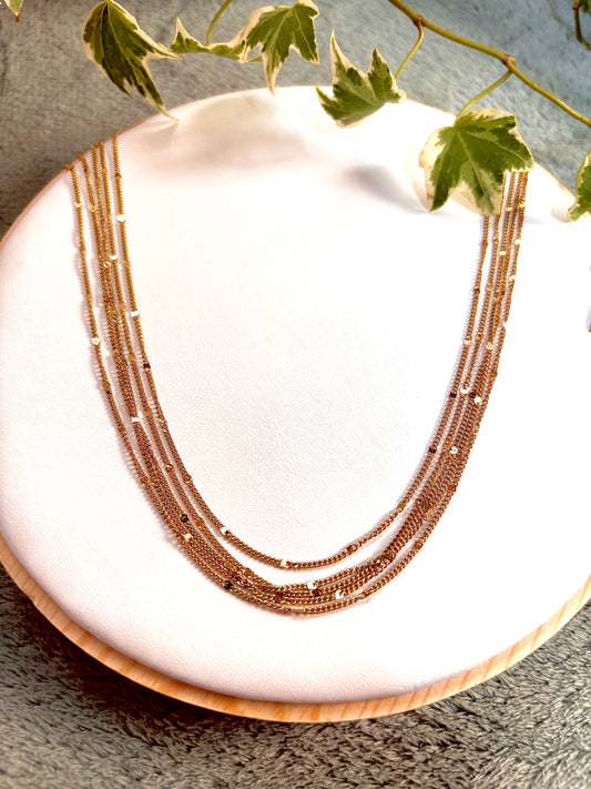 collier à chaines fines