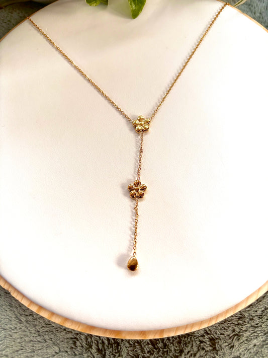 collier en y à fleurs