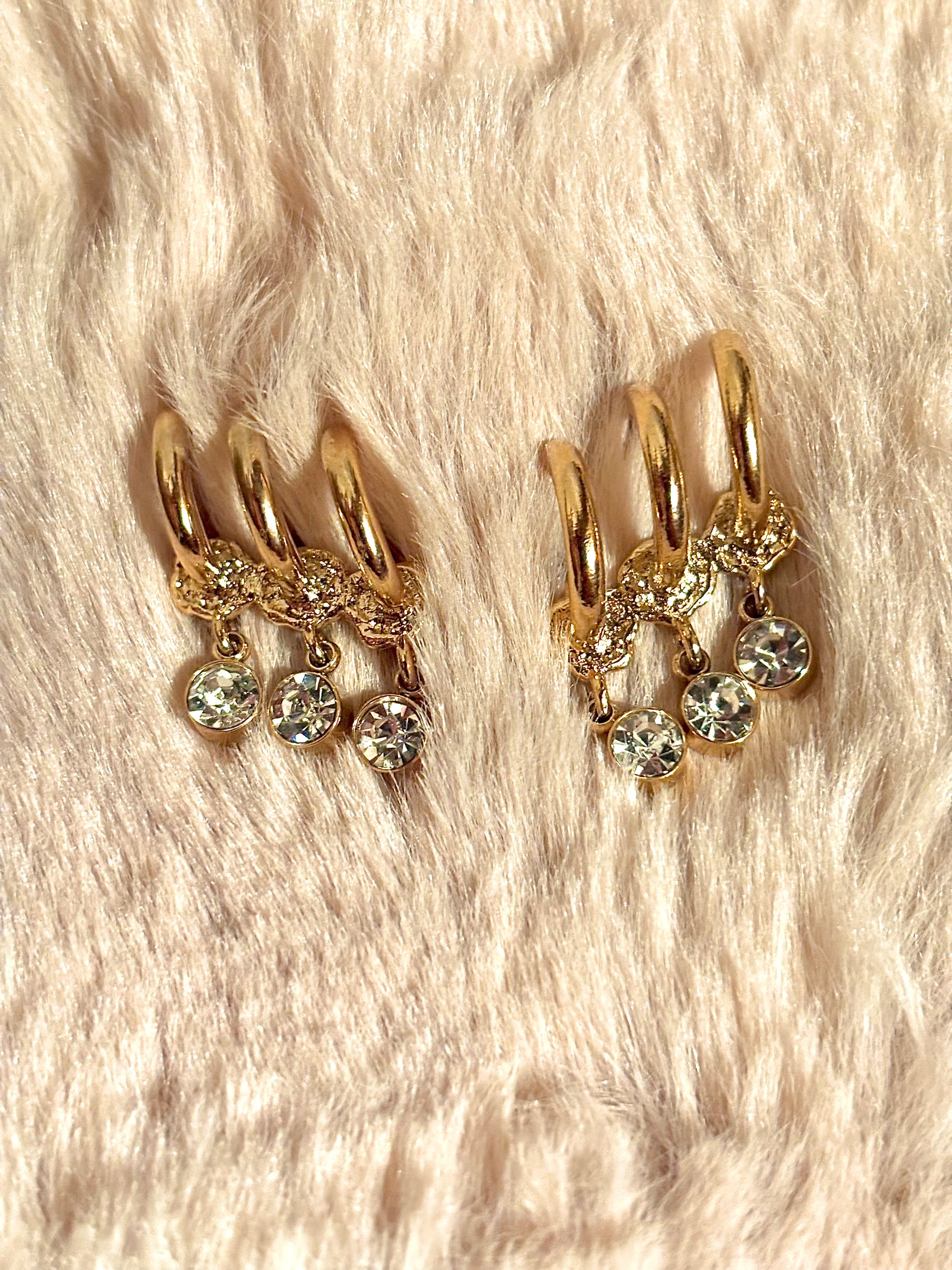 Boucles d’oreilles en acier inoxydable doré avec breloques oxydes de zirconium blanc