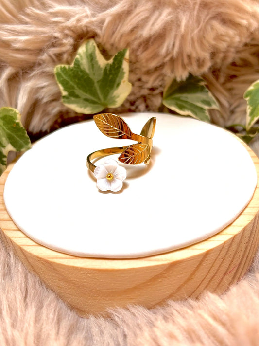 bague fleur en nacre