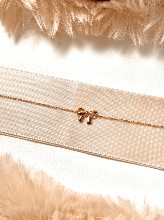 bracelet avec un noeud papillon central