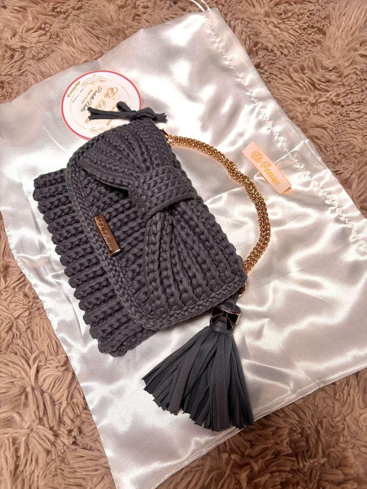 Mini sac au crochet NOÉLIA GRIS fait main avec chaîne dorée